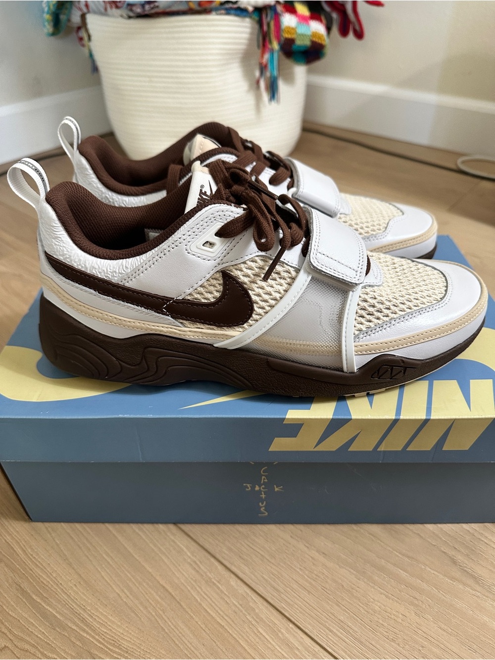 Nike Travis Scott x Zoom Field Jaxx Light Chocolate Sneakers Size 10.5